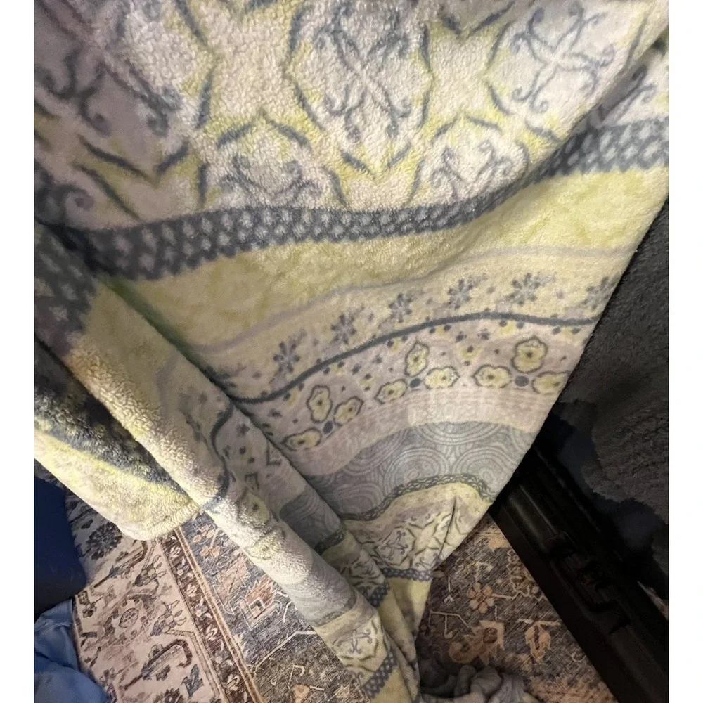 Cynthia Rowley Throw Blanket 77x57 Inches Boho Blue White Lime Green- Small Hole
